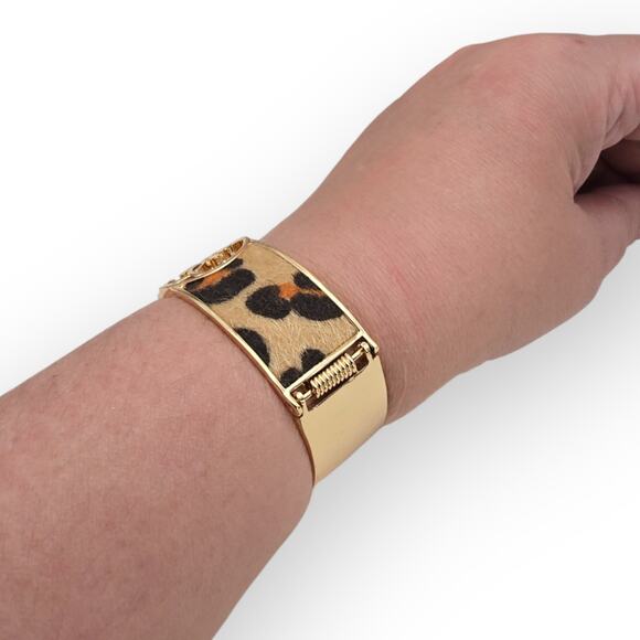 Guess Leopard Faux-Fur Logo Hinged Bangle – Gold-Tone Statement Bracelet - Picture 3 of 13